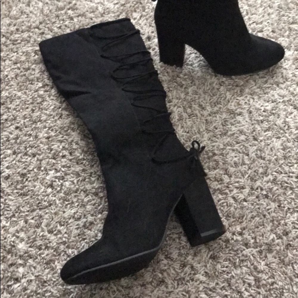 Black heeled boots
